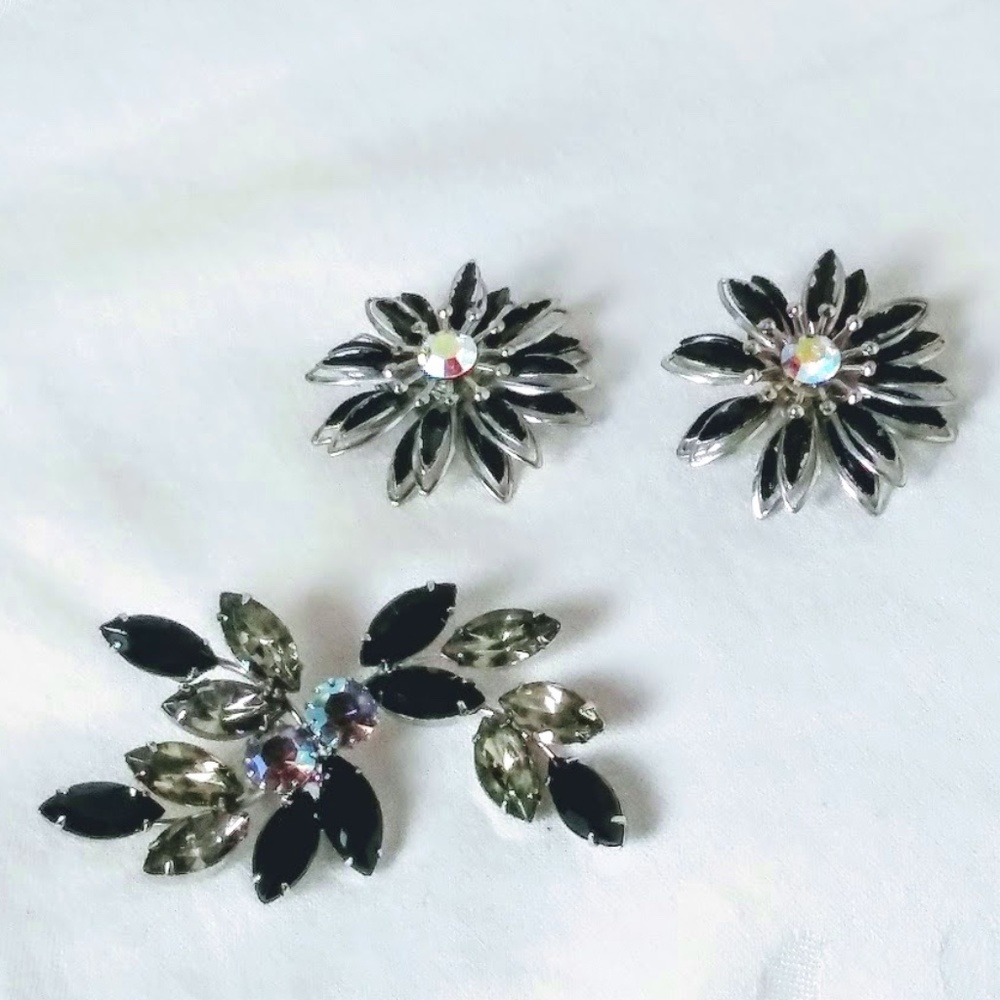 CORO AB Rhinestone Enamel Clip-On Earrings & Floral Rhinestone Brooch Vintage - Picture 1 of 9